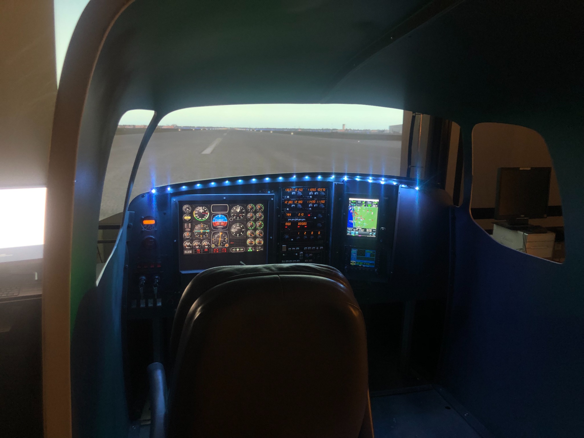 General aviation flight simulator